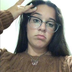 Meet your Posher, Lara